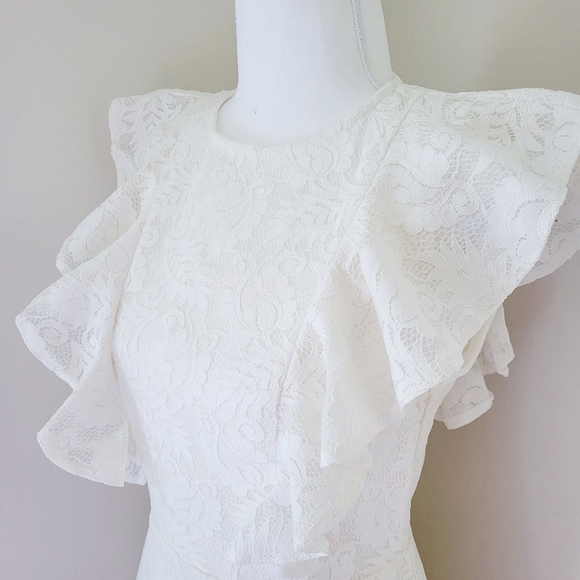 Atmos & Here Dresses & Skirts - ATMOS & HERE Size 6 White Lace Dress